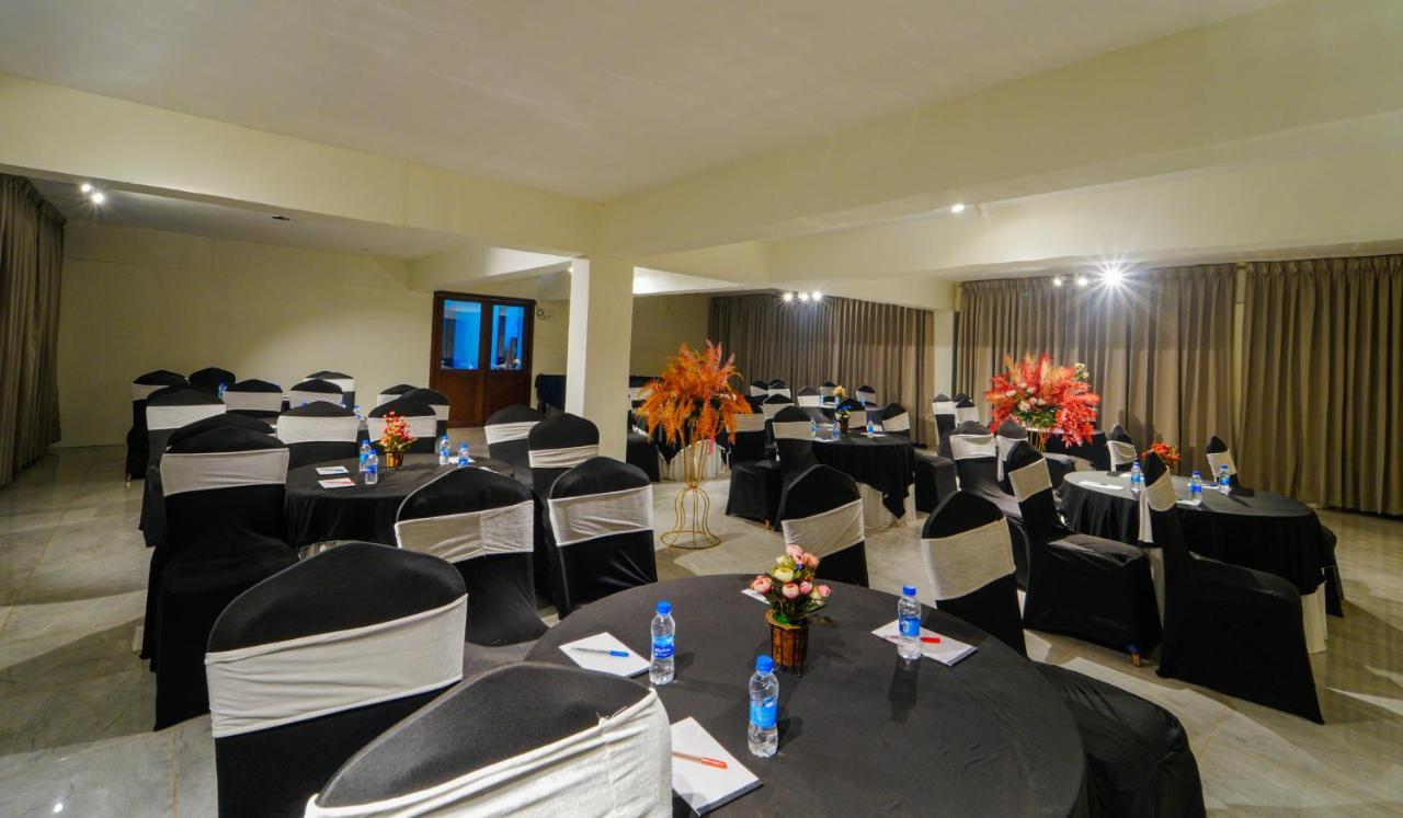 Hotel Woodcrest Zirakpur - Best Family Hotel By - A Unit Of Sidham Group ภายนอก รูปภาพ