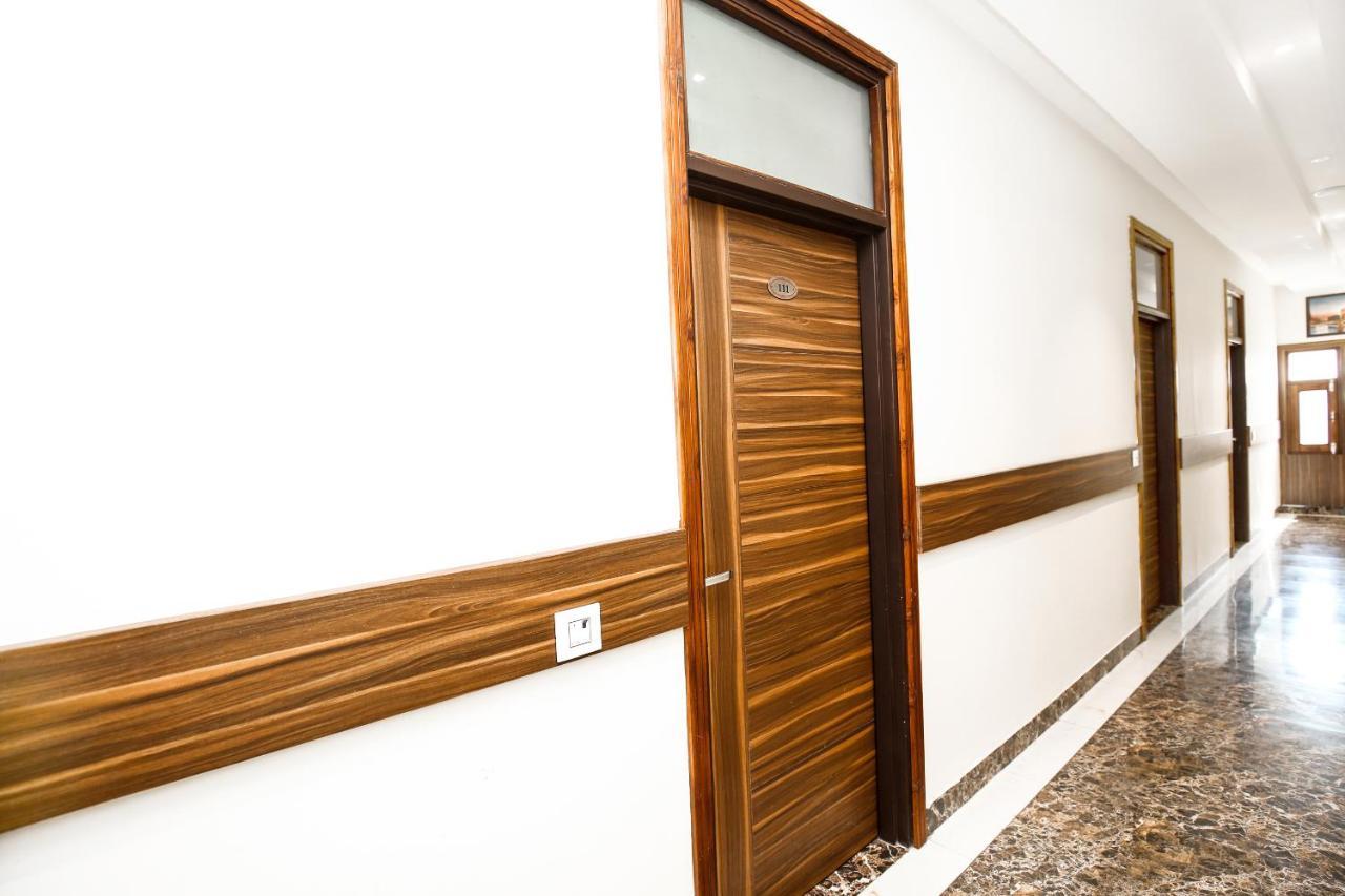 Hotel Woodcrest Zirakpur - Best Family Hotel By - A Unit Of Sidham Group ภายนอก รูปภาพ