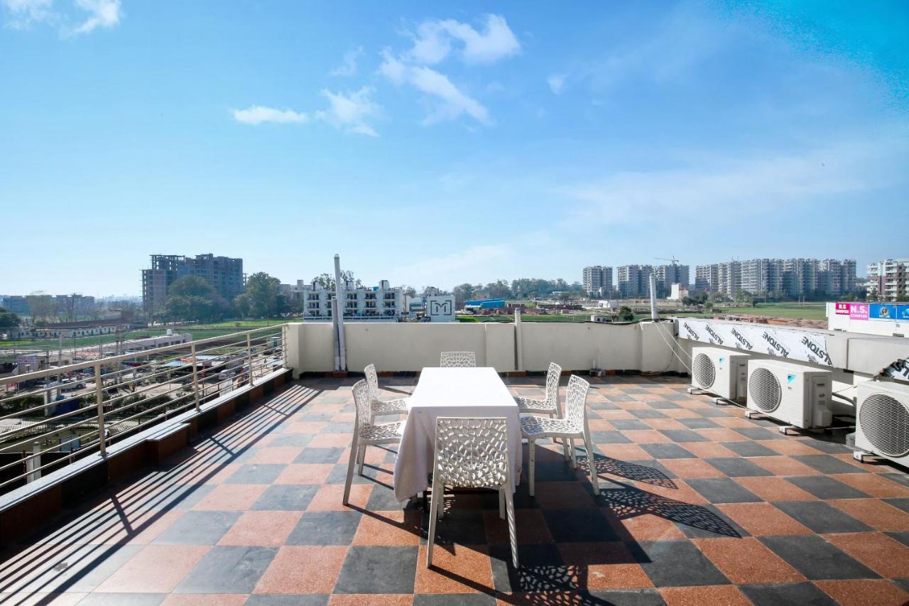 Hotel Woodcrest Zirakpur - Best Family Hotel By - A Unit Of Sidham Group ภายนอก รูปภาพ