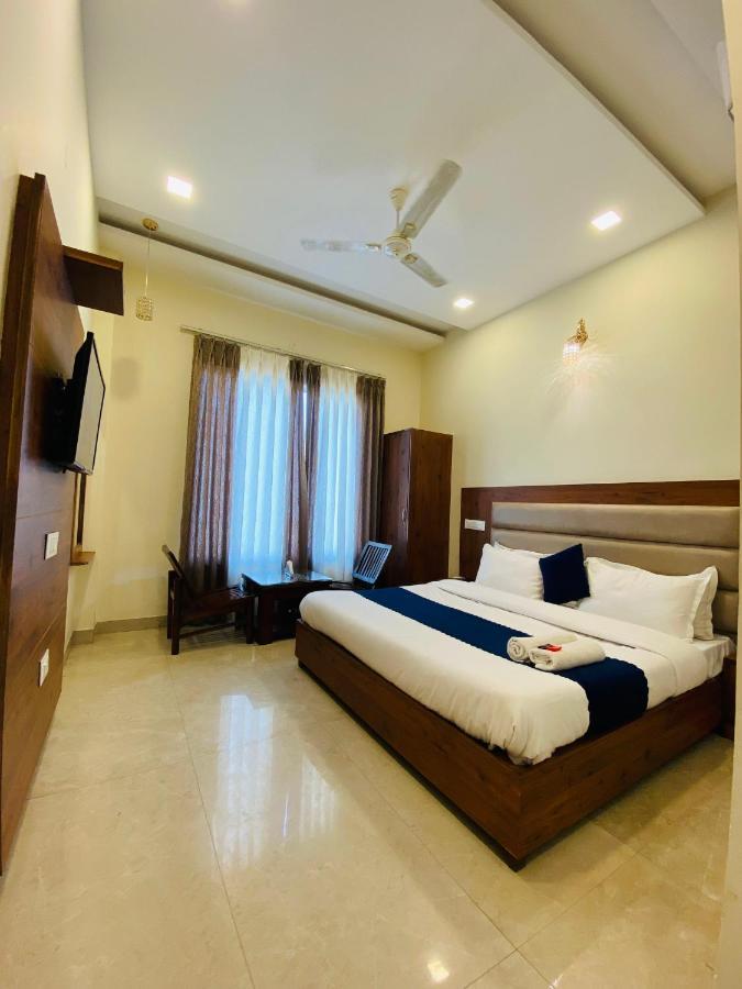 Hotel Woodcrest Zirakpur - Best Family Hotel By - A Unit Of Sidham Group ภายนอก รูปภาพ