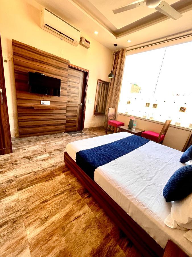Hotel Woodcrest Zirakpur - Best Family Hotel By - A Unit Of Sidham Group ภายนอก รูปภาพ