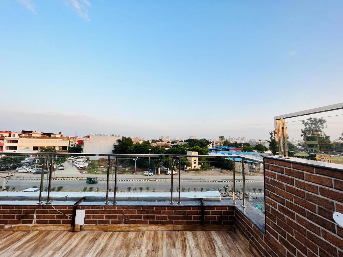 Hotel Woodcrest Zirakpur - Best Family Hotel By - A Unit Of Sidham Group ภายนอก รูปภาพ