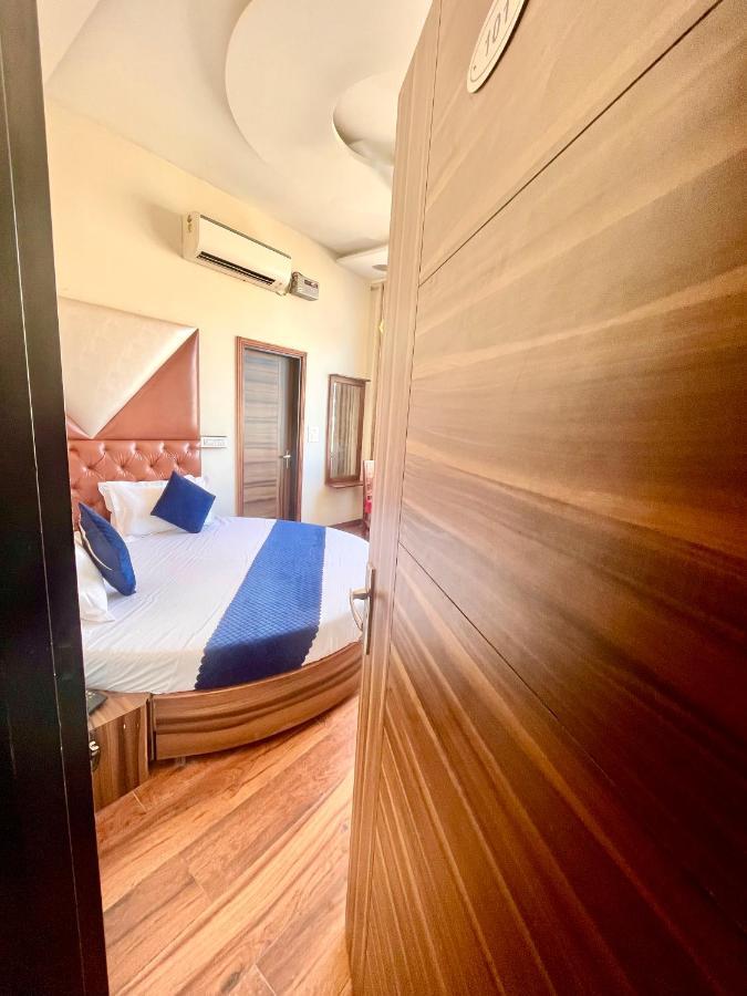 Hotel Woodcrest Zirakpur - Best Family Hotel By - A Unit Of Sidham Group ภายนอก รูปภาพ