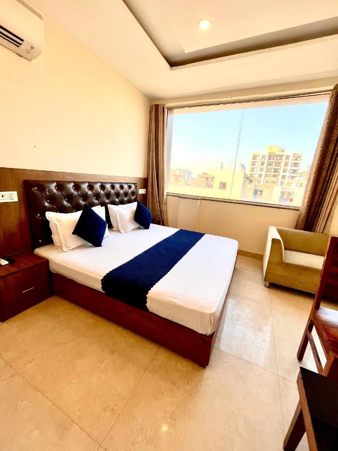 Hotel Woodcrest Zirakpur - Best Family Hotel By - A Unit Of Sidham Group ภายนอก รูปภาพ
