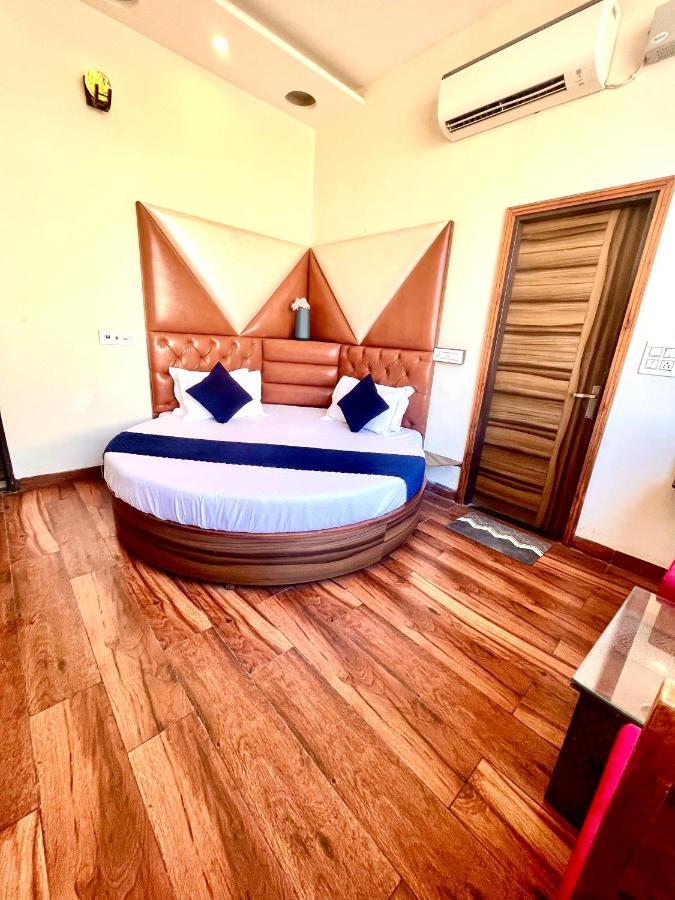 Hotel Woodcrest Zirakpur - Best Family Hotel By - A Unit Of Sidham Group ภายนอก รูปภาพ