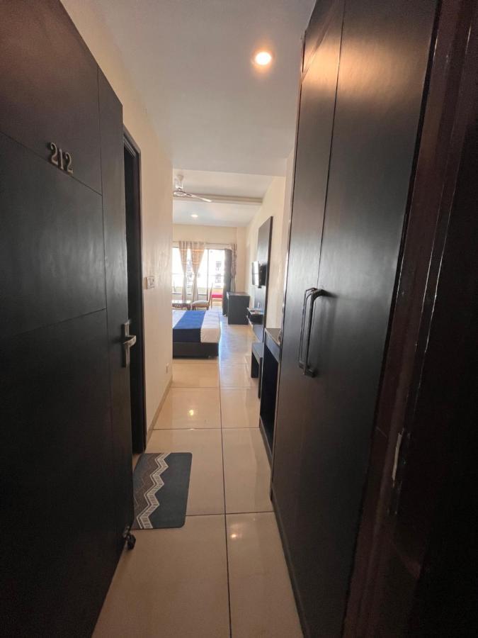 Hotel Woodcrest Zirakpur - Best Family Hotel By - A Unit Of Sidham Group ภายนอก รูปภาพ