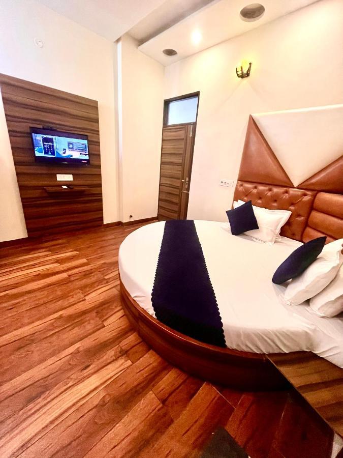 Hotel Woodcrest Zirakpur - Best Family Hotel By - A Unit Of Sidham Group ภายนอก รูปภาพ