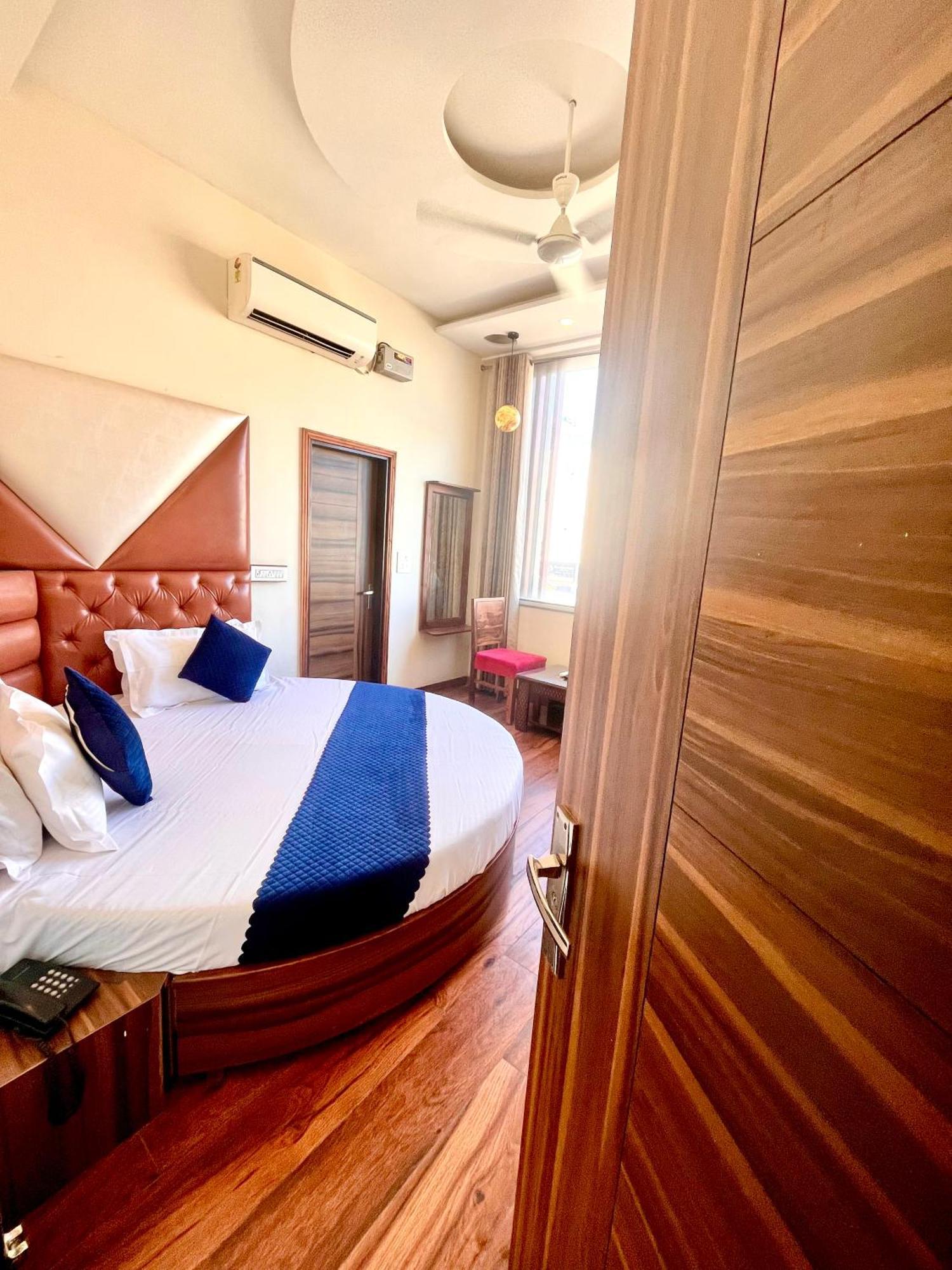 Hotel Woodcrest Zirakpur - Best Family Hotel By - A Unit Of Sidham Group ภายนอก รูปภาพ