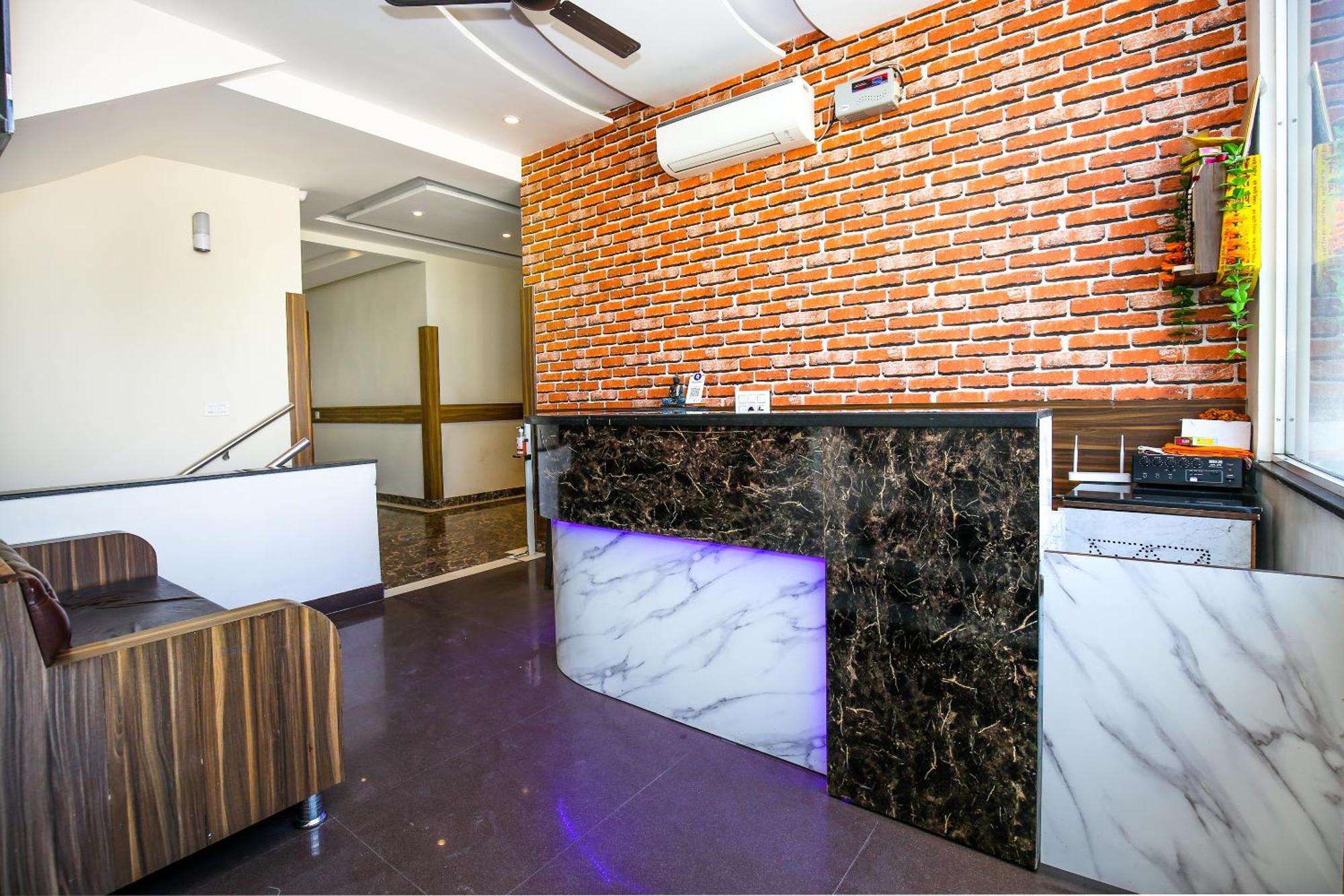 Hotel Woodcrest Zirakpur - Best Family Hotel By - A Unit Of Sidham Group ภายนอก รูปภาพ